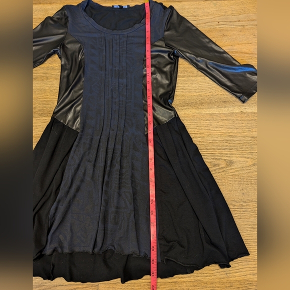 Akela Key Charcoal Subtle Colorblock Tunic - Picture 6 of 7